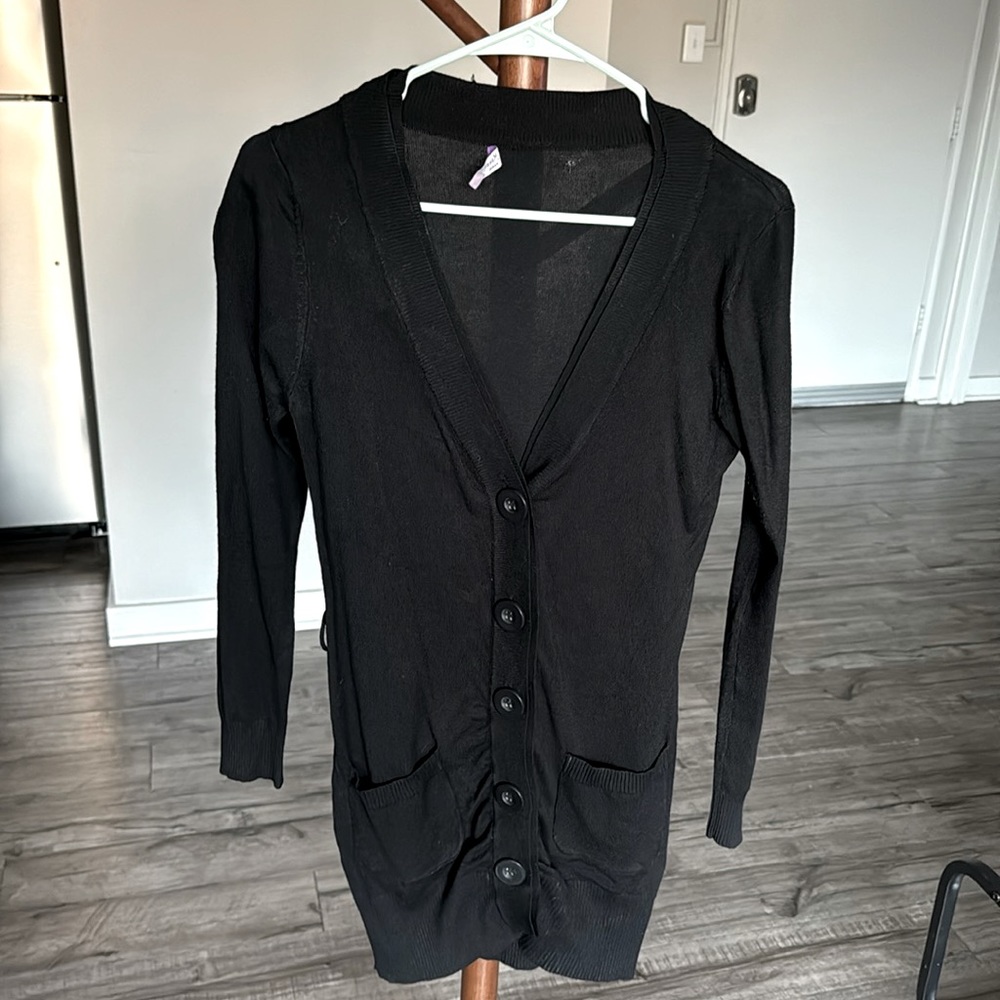 Body hugging cardigan/sweater